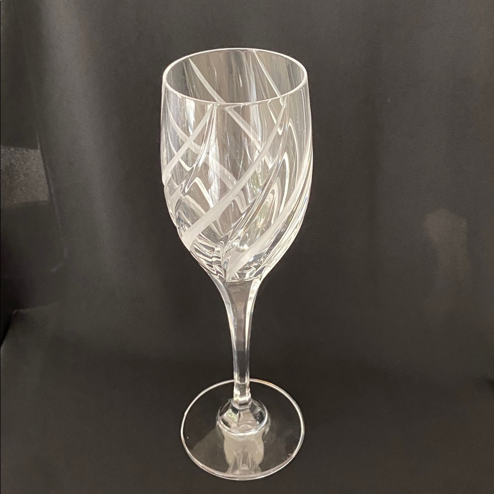 Mikasa Cut Crystal Windlass Wine Glass 8.25" height 2 1/8 in width Excellent!